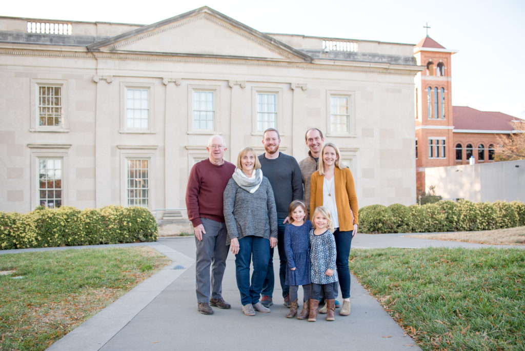Extended family shoot at the VMFA by Jenny White photography, a family photographer in Richmond Va. 